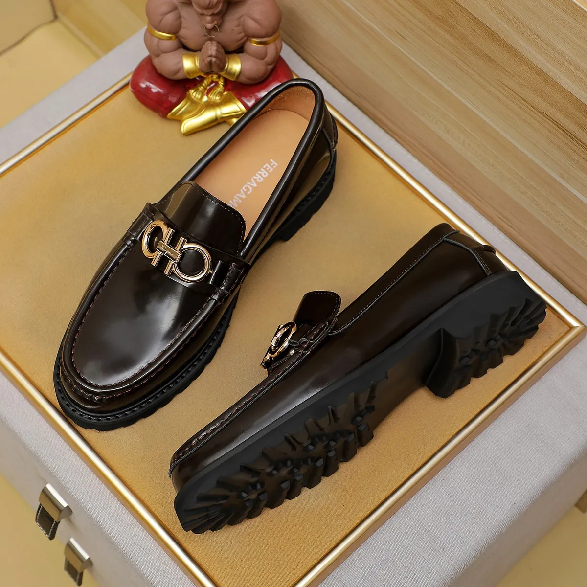 Men's shoes 💰440 Ferragamo [Ferragamo] top imported suit men's shoes 💯Original copy of the official website, product materials: selected imported embossed calfskin + luxury hardware buckle accessories ~ imported water-dyed cow 🐂 leather lining. Strong three-dimensional visual effect, original combination outsole, multiple colors available😘 Size: 39-44 (38.45.46. Customized)